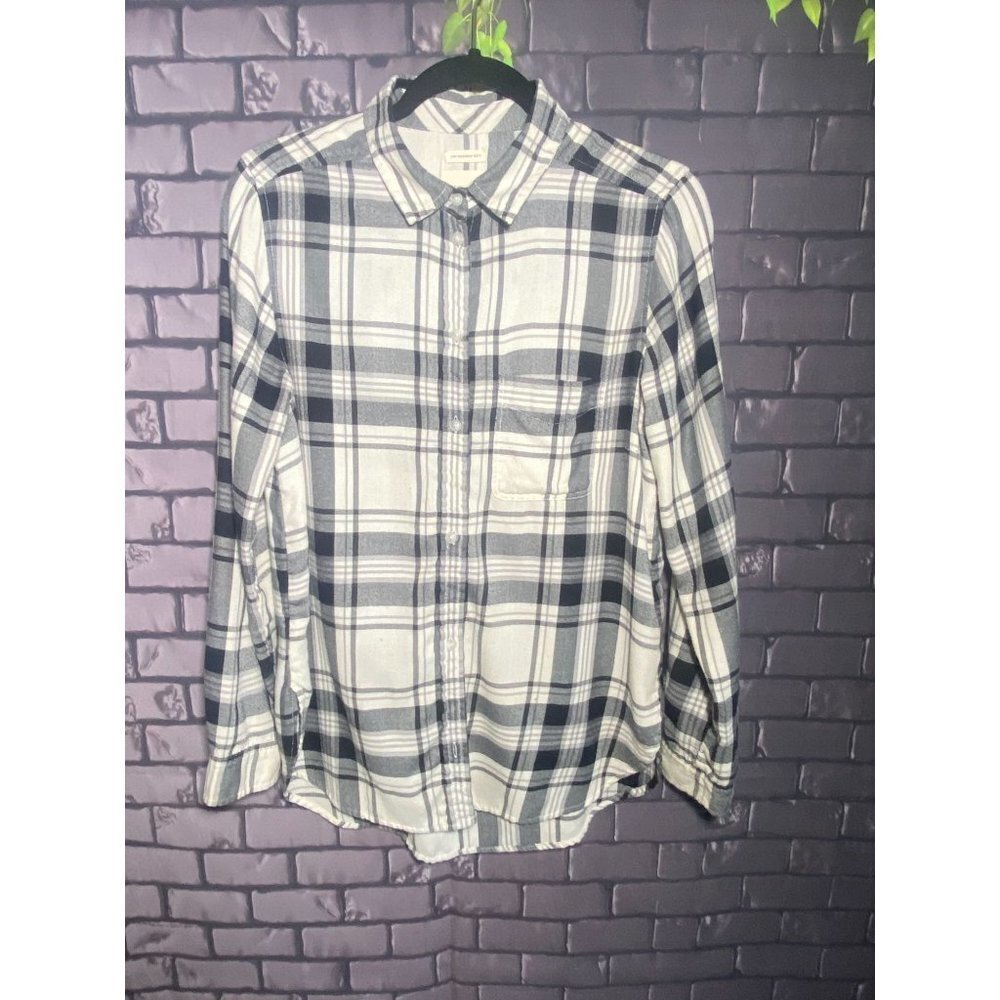 American Eagle Ah Mazingly Soft 90's Style Cream and Black Flannel M